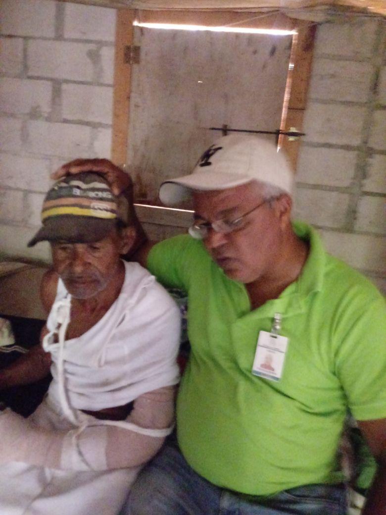 Mujer propina machetazos a su suegro de 87 años 