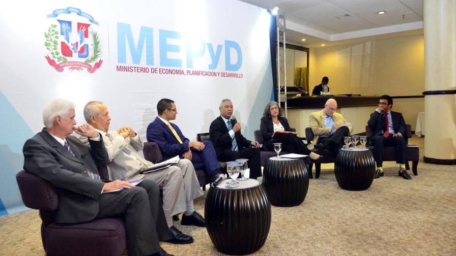 Economistas prevén cómo será el país en el 2050 Economistas prevén cómo será el país en el 2050