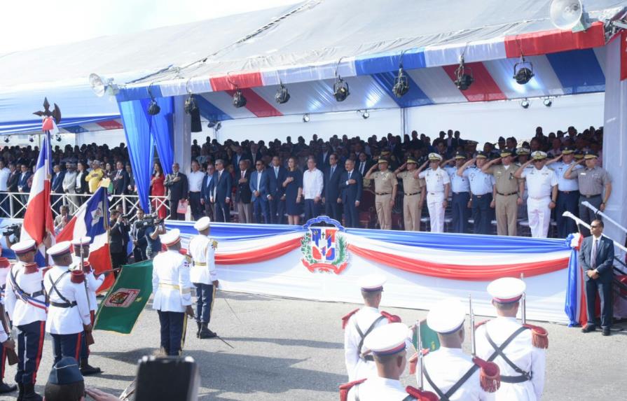 Presidente encabeza desfile cívico-militar por el 174 aniversario de la Batalla del 30 de Marzo