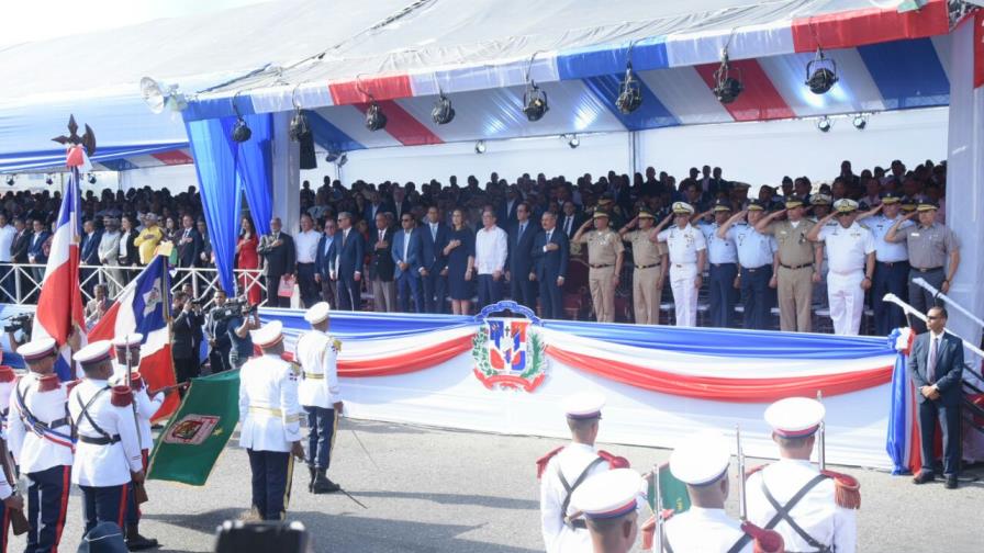 Presidente encabeza desfile cívico-militar por el 174 aniversario de la Batalla del 30 de Marzo