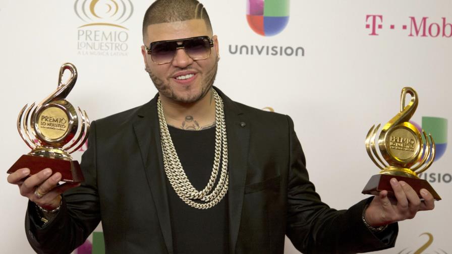 Farruko es acusado de esconder $52.000 en zapatos y equipaje luego de protagonizar concierto en RD Farruko es acusado de esconder $52.000 en zapatos y equipaje luego de protagonizar concierto en RD