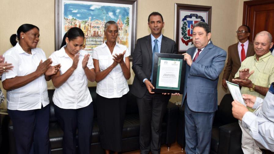 Programa Quisqueya Aprende Contigo reconoce labor de Bienes Nacionales Programa Quisqueya Aprende Contigo reconoce labor de Bienes Nacionales