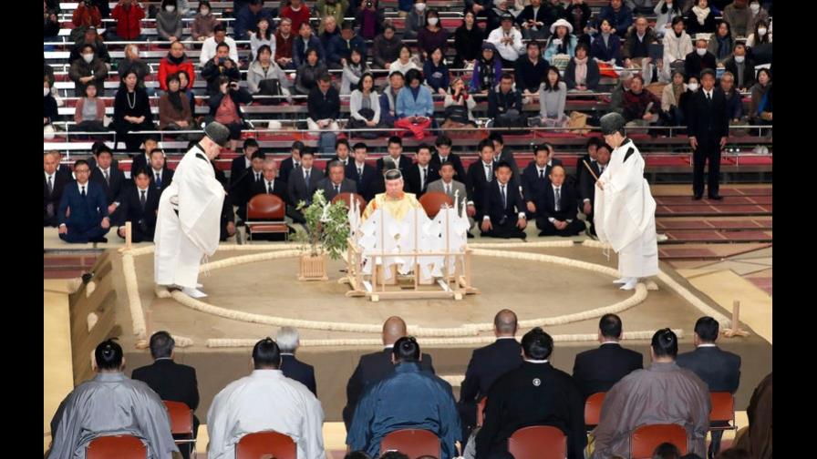Furor en Japón tras incidente de mujeres socorristas en sumo Furor en Japón tras incidente de mujeres socorristas en sumo