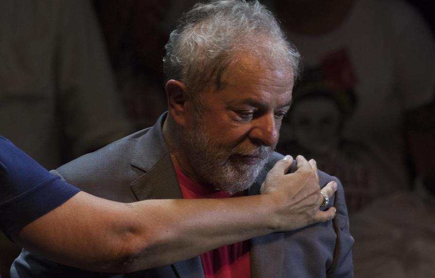 Lula define estrategia ante su probable ingreso en prisión