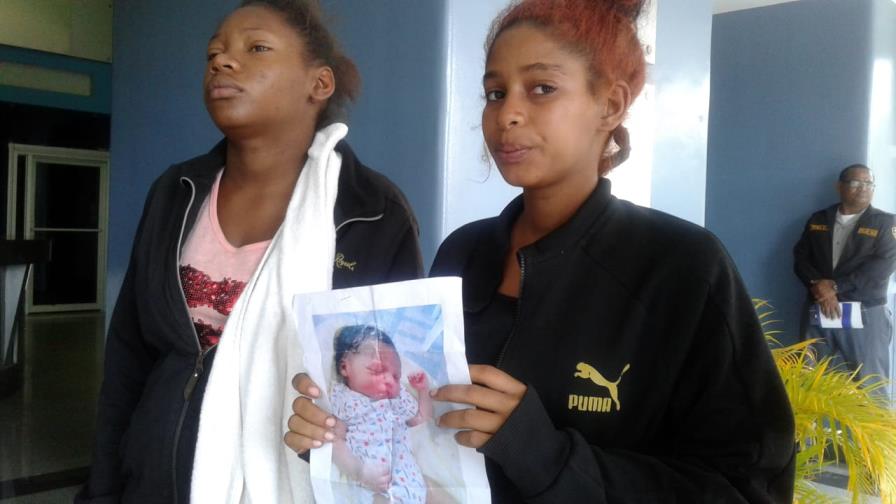 Adolescente denuncia supuestas pastoras le robaron su hija recién nacida