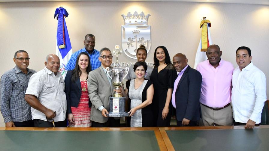Mirador y Cristo Rey abren cartelera de la Liga de Voleibol Superior dedicada a la Primera Dama