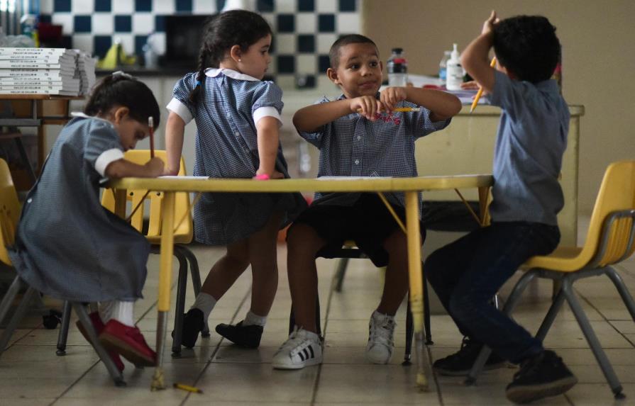 Puerto Rico cerrará 283 escuelas por falta de alumnos