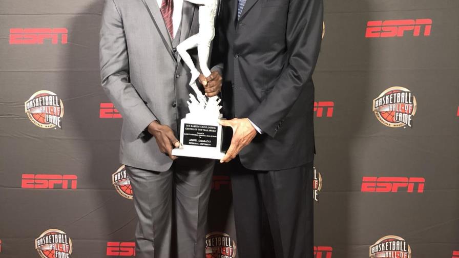 Ángel Delgado escogido mejor centro de la NCAA