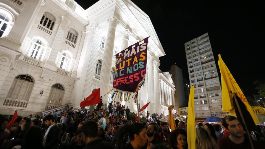 Policía confirma que no ejecutará mandato de prisión contra Lula hasta sábado