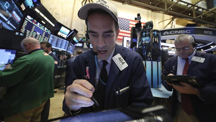 Un choque arancelario que no da tregua impacta a Wall Street y Latinoamérica