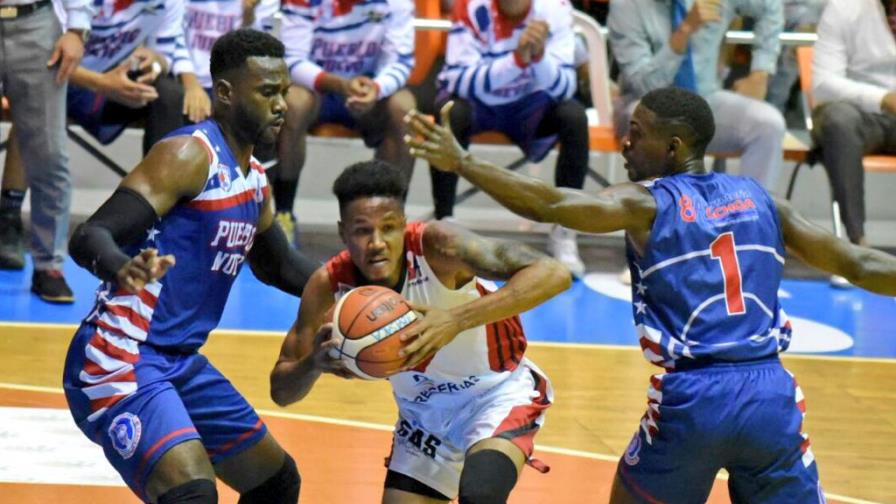 Inicia la semifinal Torneo de Baloncesto Superior de Santiago