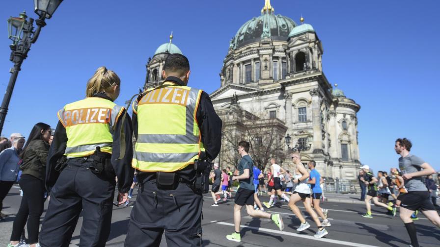 VIDEO Policía frustra plan para de alegado ataque en medio maratón de Berlín VIDEO Policía frustra plan para de alegado ataque en medio maratón de Berlín