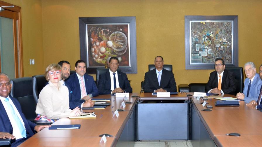 Superintendente de Bancos encabeza reunión para fortalecer supervisión consolidada