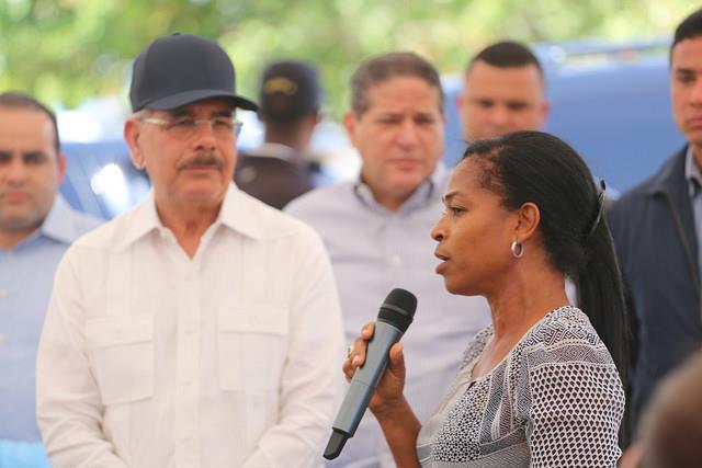 Presidente Medina ofrece apoyo a los productores de mangos de Baní