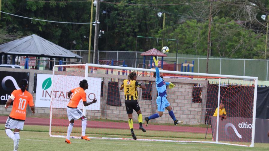 El Cibao FC derrotó un gol por cero a Moca y la O&M al Barcelona