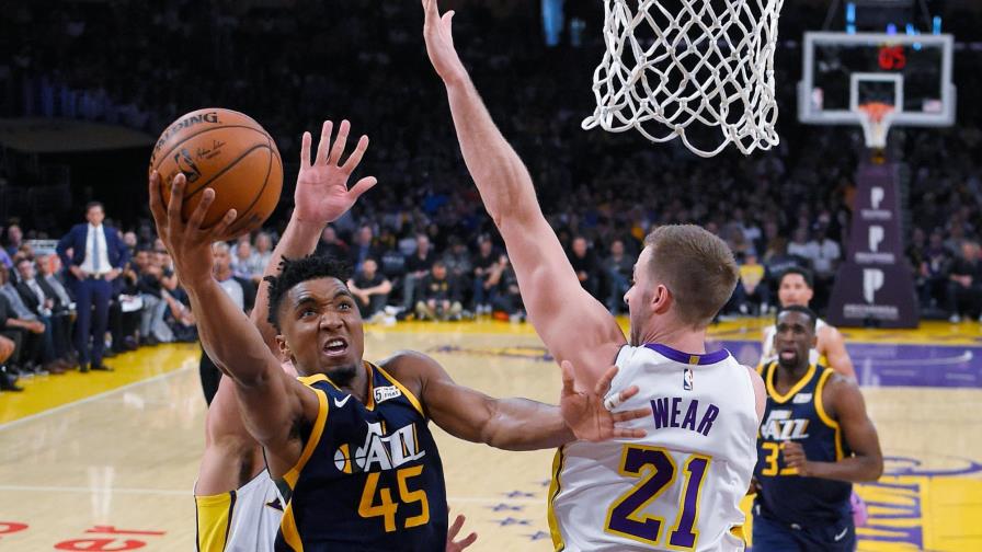 Mitchell conduce al Jazz a la postemporada en un triunfo sobre Lakers Mitchell conduce al Jazz a la postemporada en un triunfo sobre Lakers