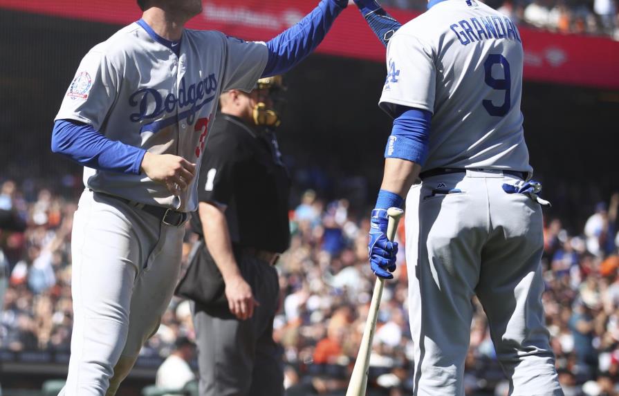 Bellinger supera intoxicación y colabora en victoria de los Dodgers