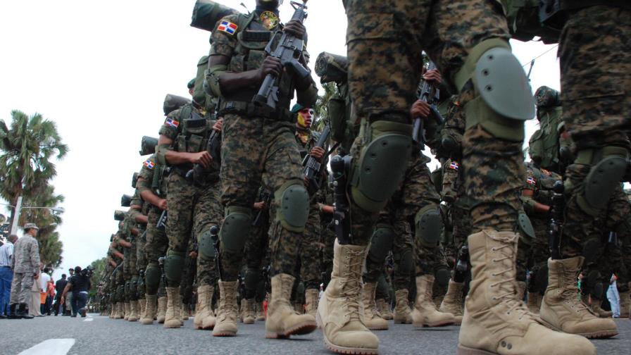 Plantean ministro de las FFAA sólo podría ser un civil o militar en retiro