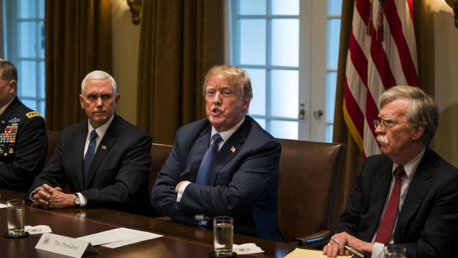 Un furioso Trump denuncia allanamiento del FBI a oficinas de su abogado