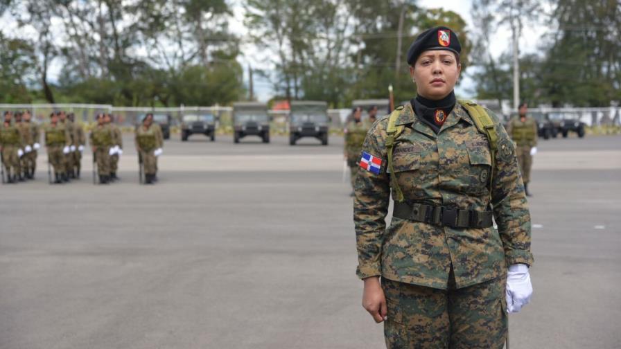 Una mujer comanda por primera vez un batallón de infantería en RD Una mujer comanda por primera vez un batallón de infantería en RD