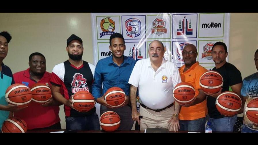  El Ministerio de Deporte rehabilita polideportivo de Monseñor Nouel