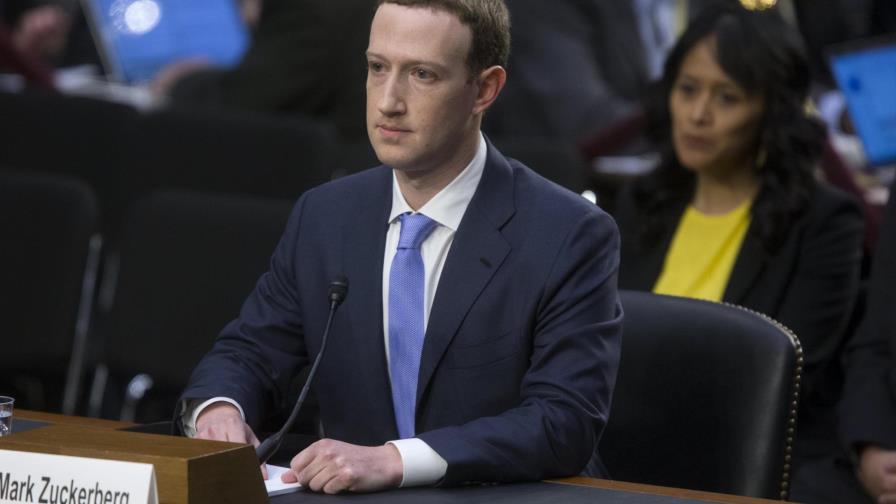 Zuckerberg asume ante el Senado de EE.UU. toda la culpa por la filtración 