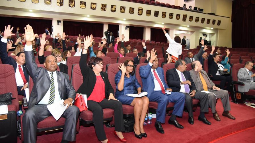 Diputados aprueban proyecto que declara los 24 y 28 de abril, días de respeto a soberanía nacional