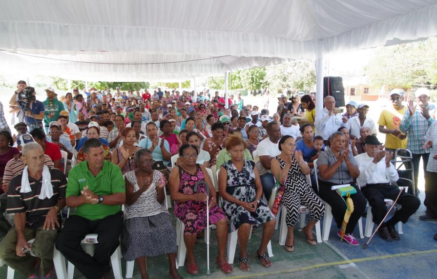 Gobierno inicia titulación definitiva en Palmar de Ocoa