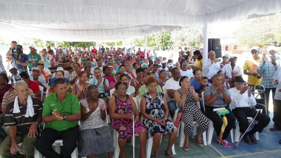 Gobierno inicia titulación definitiva en Palmar de Ocoa