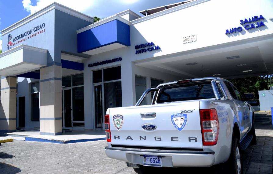Policía sigue indagando sobre asalto contra banco en Tamboril