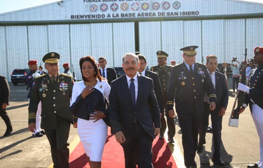 Presidente Medina salió hacia Perú, rumbo a VIII Cumbre de las Américas