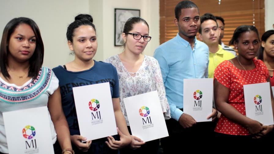 Ministerio de la Juventud abre convocatoria para becas en diferentes áreas tecnológicas
