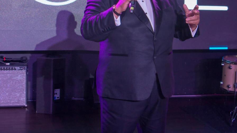 José Virgilio Peña Suazo en Mayo presenta “José canta José” José Virgilio Peña Suazo en Mayo presenta “José canta José”