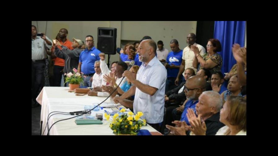 Maestros celebran 48 años de existencia de la ADP con una concentración Maestros celebran 48 años de existencia de la ADP con una concentración