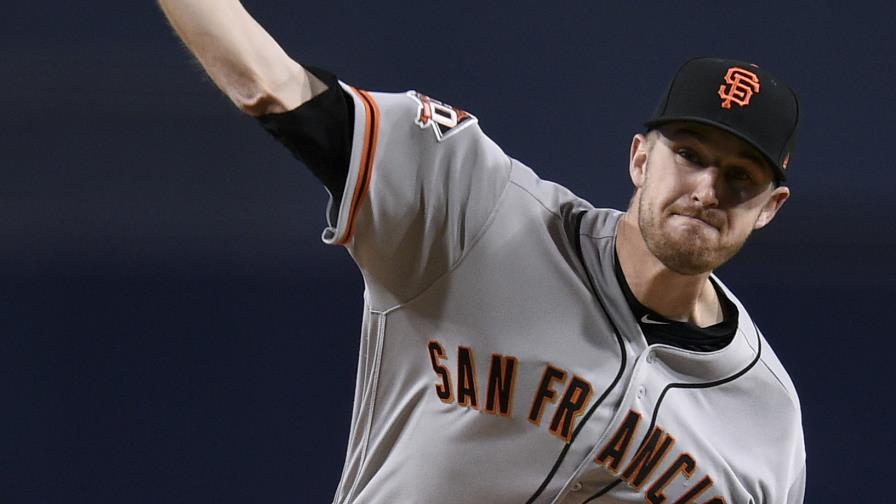 Stratton anula a Padres en blanqueada de Gigantes 7-0