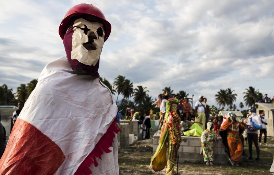 “Cachúas” y “mantas” coexisten entre las tradiciones en el suroeste dominicano