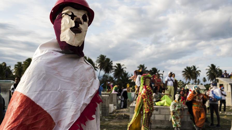 “Cachúas” y “mantas” coexisten entre las tradiciones en el suroeste dominicano “Cachúas” y “mantas” coexisten entre las tradiciones en el suroeste dominicano
