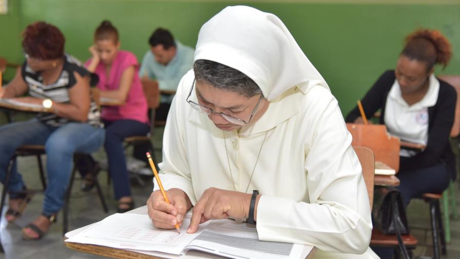 Educación evalúa 59,360 docentes para recibir incentivos 