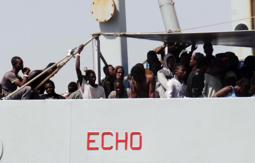  Rescatan a unos 500 inmigrantes y refugiados en el Mediterráneo