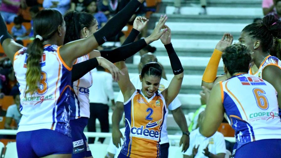 Las Caribeñas se sacan la espina, pero igual necesitan cinco sets para vencer a Cristo Rey