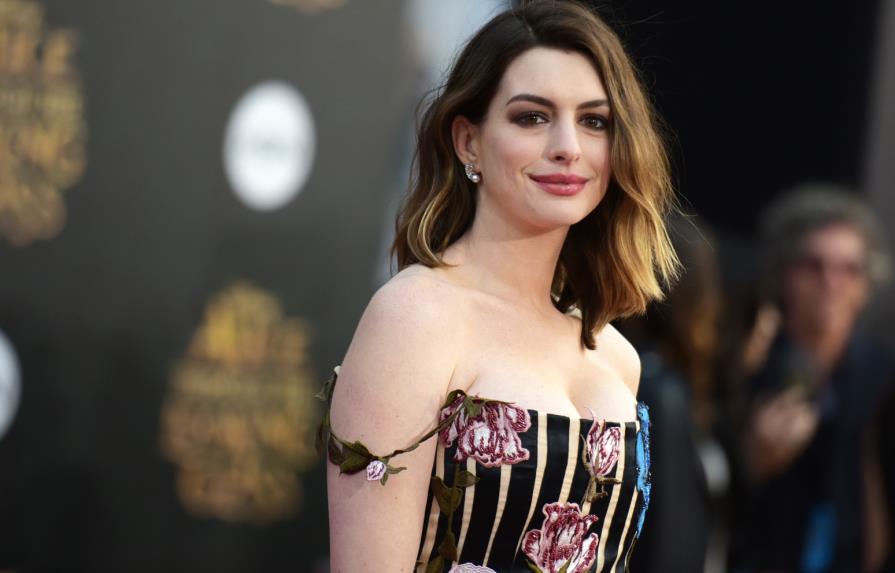 Actriz Anne Hathaway avisa que será gordita