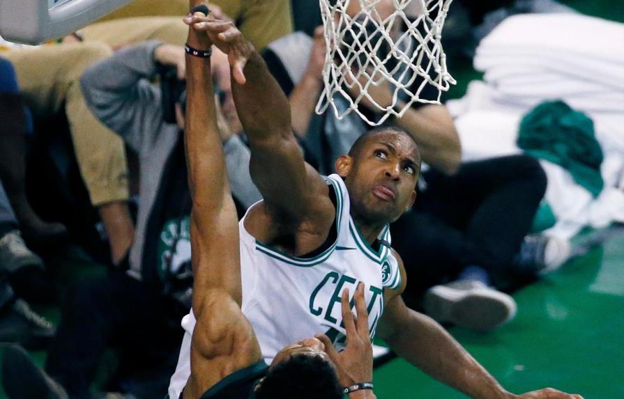 Al Horford 24 puntos; Celtics resiste para vencer 113-107 a Bucks en tiempo extra