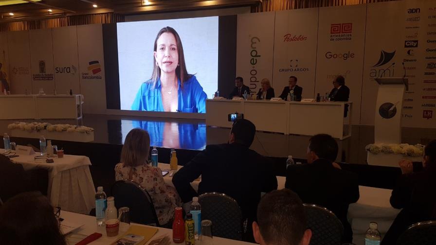 Machado dice Maduro quiere hacer de Venezuela “país de exiliados o esclavos” Machado dice Maduro quiere hacer de Venezuela “país de exiliados o esclavos”