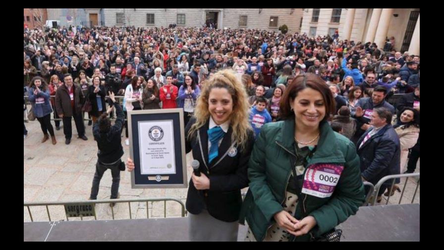 Una ciudad española bate el récord de la cadena de besos más larga del mundo 