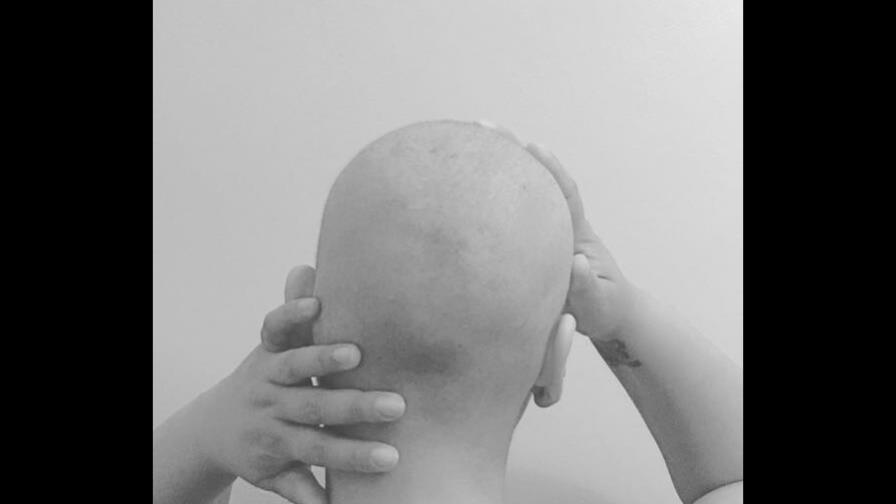 Juliana O’neal continúa su batalla contra el cáncer; muestra su cabeza al desnudo Juliana O’neal continúa su batalla contra el cáncer; muestra su cabeza al desnudo