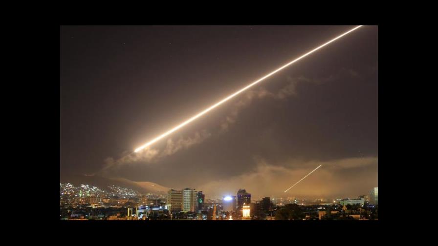 Intensos bombardeos en Homs y Hama tras el inicio de ofensiva de Al Asad