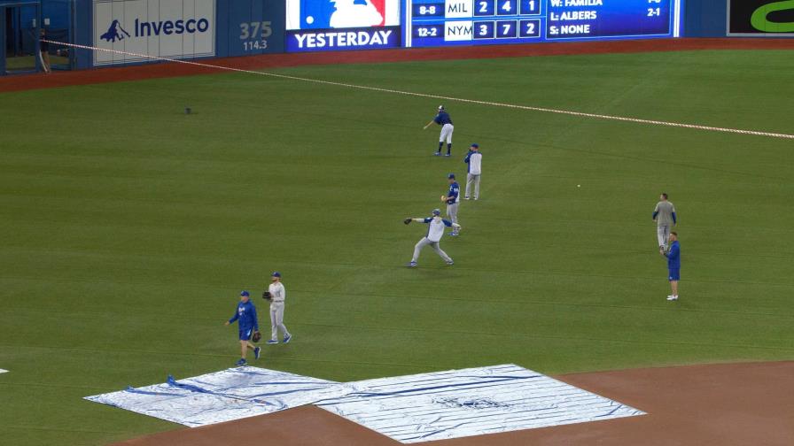 Los Azulejos, con estadio bajo techo, suspenden partido a causa de lluvias heladas
