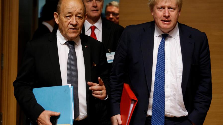 La UE urge a relanzar negociaciones sobre Siria tras ataques aéreos