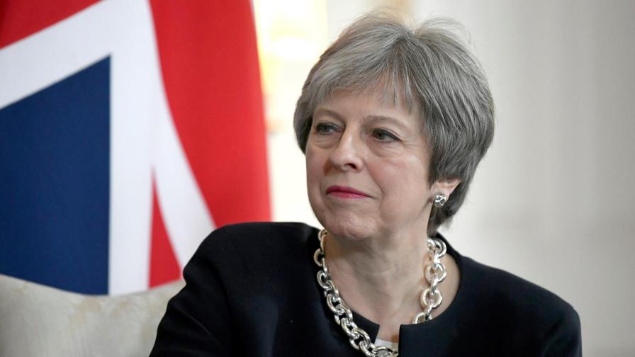 May se disculpa por las amenazas de deportación a los inmigrantes caribeños 