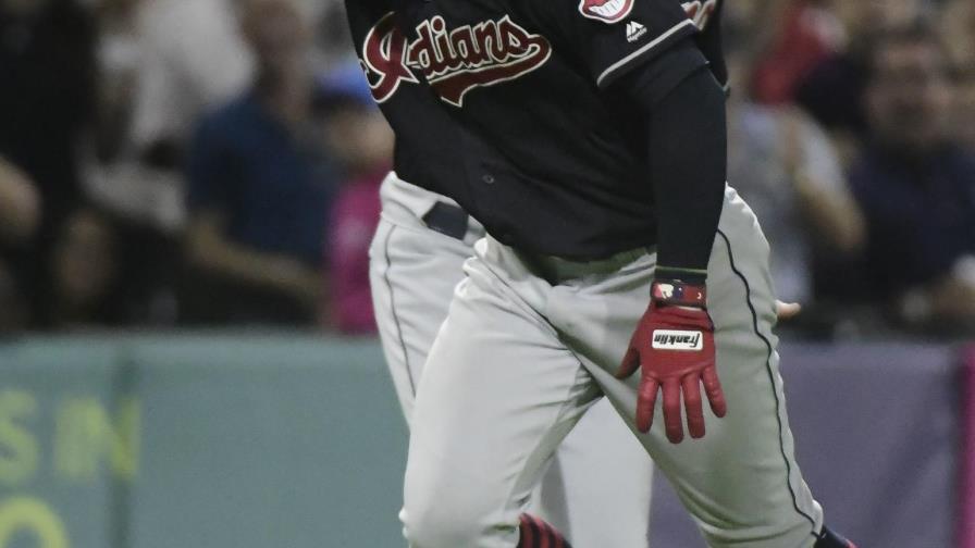 Francisco Lindor se luce en su casa y José Ramírez le brinda su 